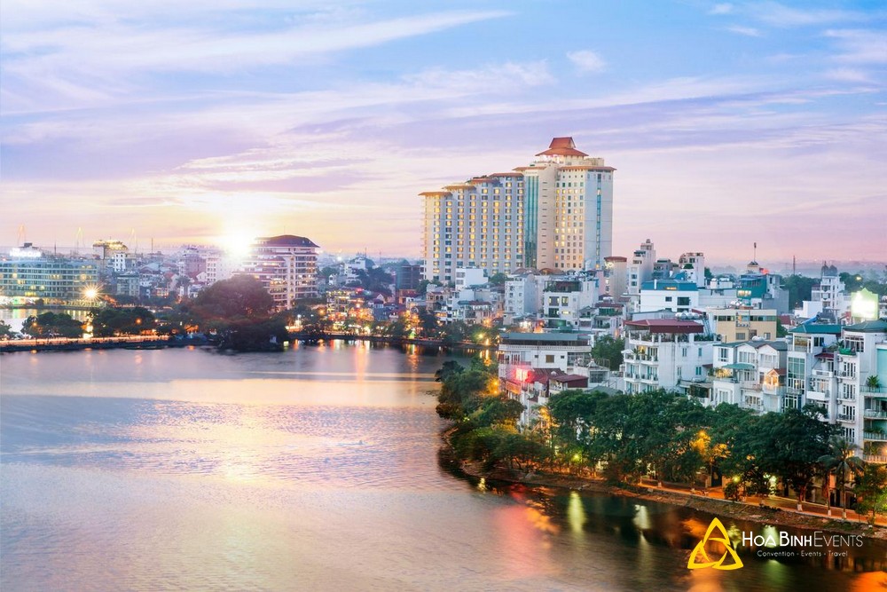 Khách sạn Pan Pacific Hanoi Địa chỉ: 1 Thanh Niên, Yên Phụ, Quận Ba Đình, Hà Nội.