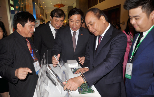 Phó Thủ tướng Chính phủ Nguyễn Xuân Phúc phát biểu tại Lễ khai mạc Hội nghị Bộ trưởng Viễn thông và Công nghệ thông tin ASEAN lần thứ 15 (TELMIN 15) tổ chức tại thành phố Đà Nẵng sáng nay (26/11).