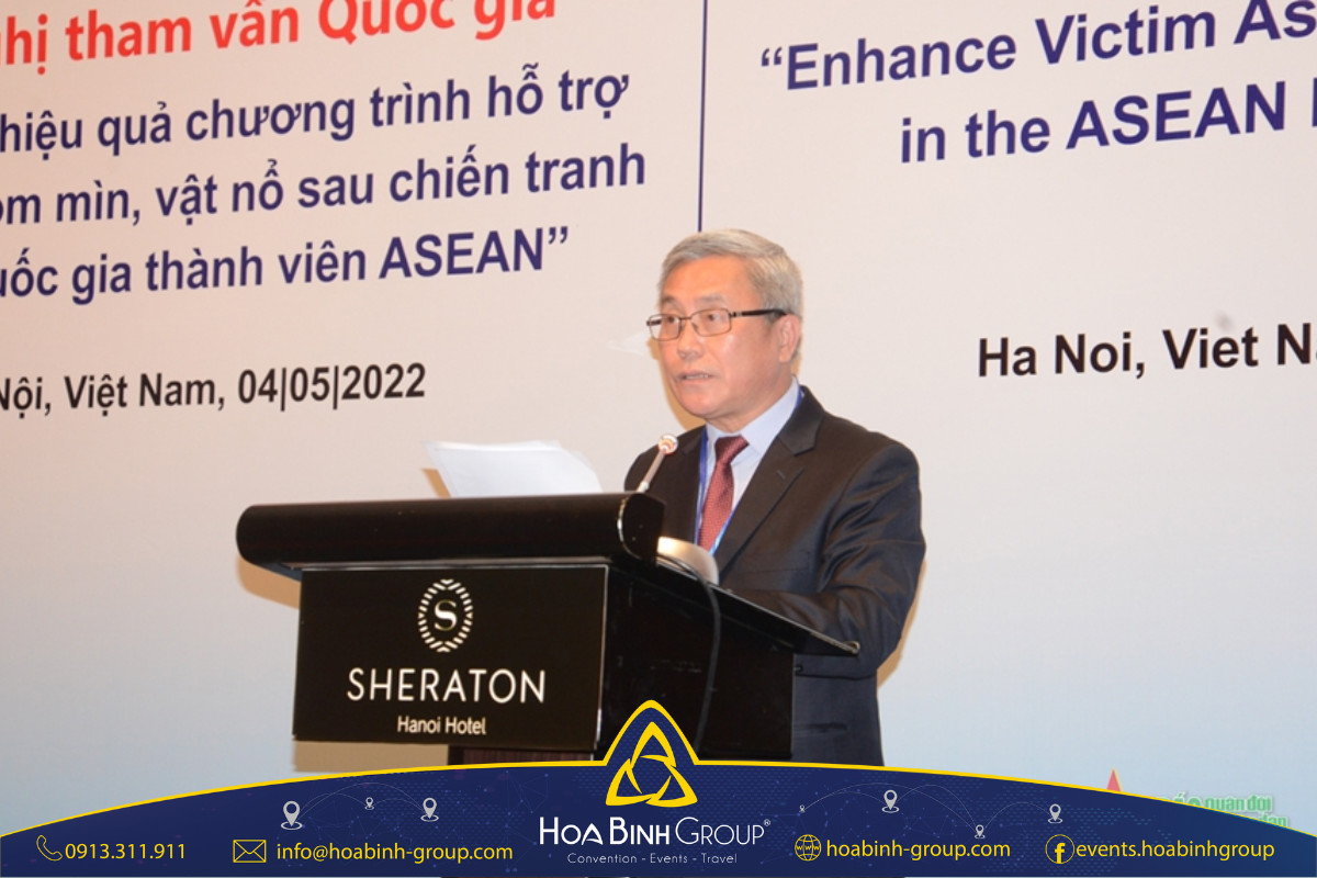 Đại tá Nguyễn Hạnh Phúc phát biểu chào mừng hội nghị