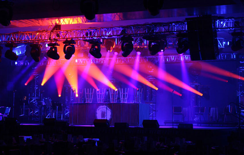 HoaBinh Events cung cấp đa dạng các thiết bị ánh sáng phục vụ sự kiện