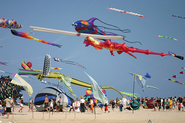 Kite Festival được tổ chức nhằm bảo tồn truyền thống thả diều lâu đời của người dân Thái Lan