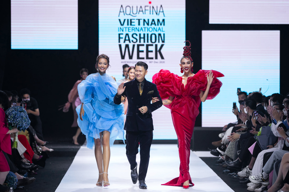 Fashion show - sự kiện trình diễn thời trang được tổ chứuc nhằm giới thiệu sản phẩm mới của những nhà thiết kế tài năng