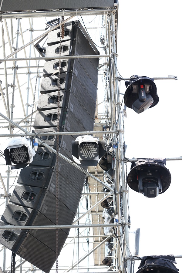 Loa Array công suất lớn được Hòa Bình Events sử dụng trong sự kiện K-EXPO Concert 2022