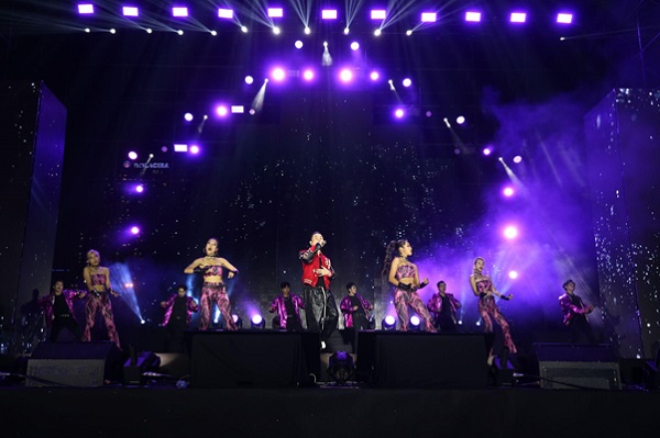 Binz trình diễn trong sự kiện K-Expo Concert 2022