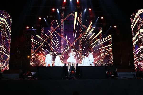 Min mang đến sự sôi động cho sân khấu K-EXPO Concert