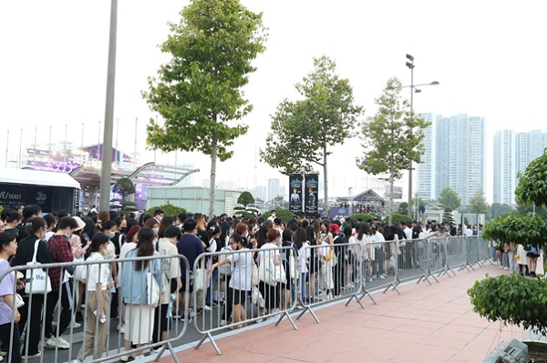 Hàng rào an ninh tại sự kiện K-EXPO concert
