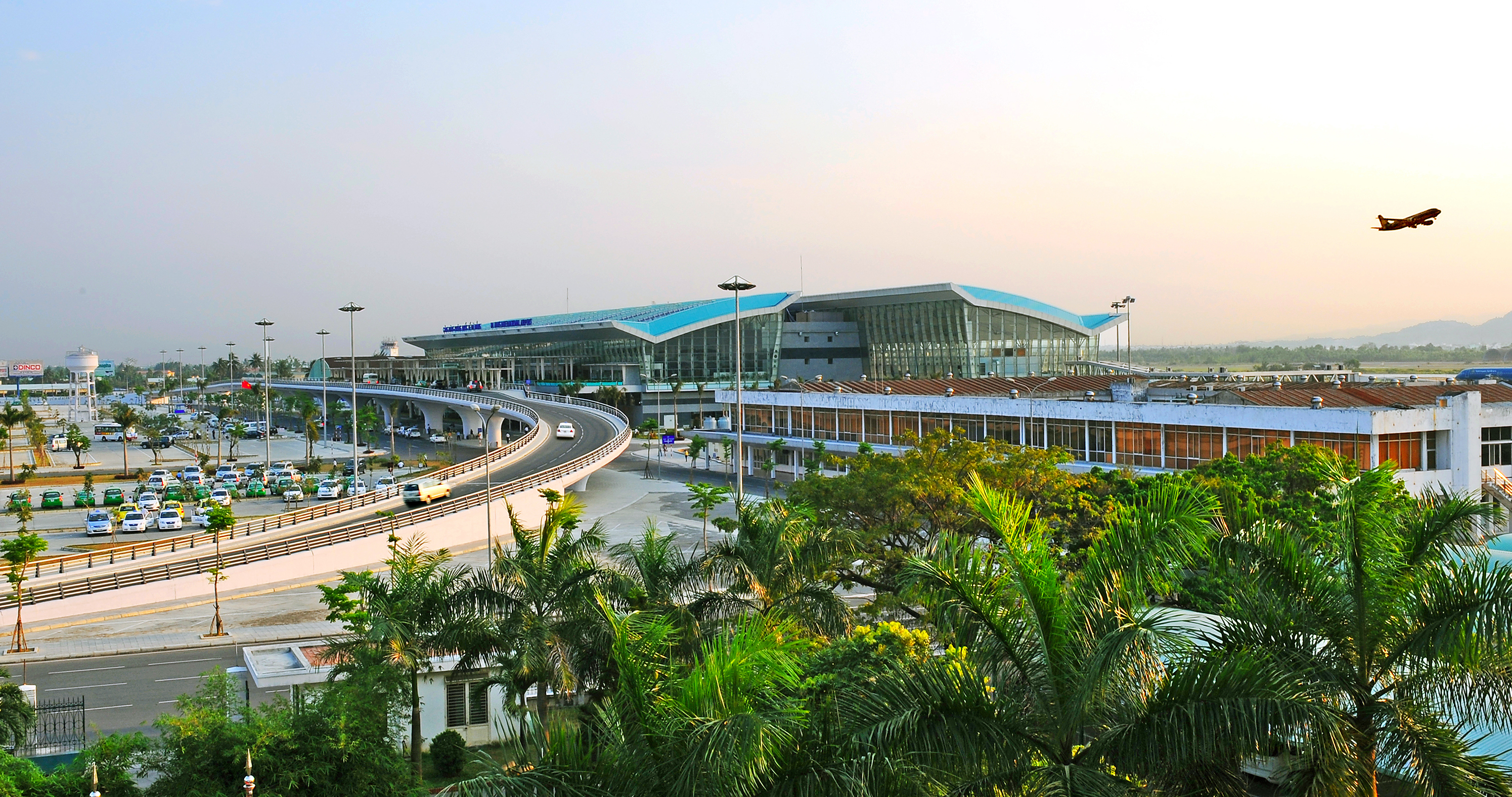 Đà Nẵng sở hữu hệ thống cơ sở hạ tầng hiện đại với cảng biển, sân bay quốc tế