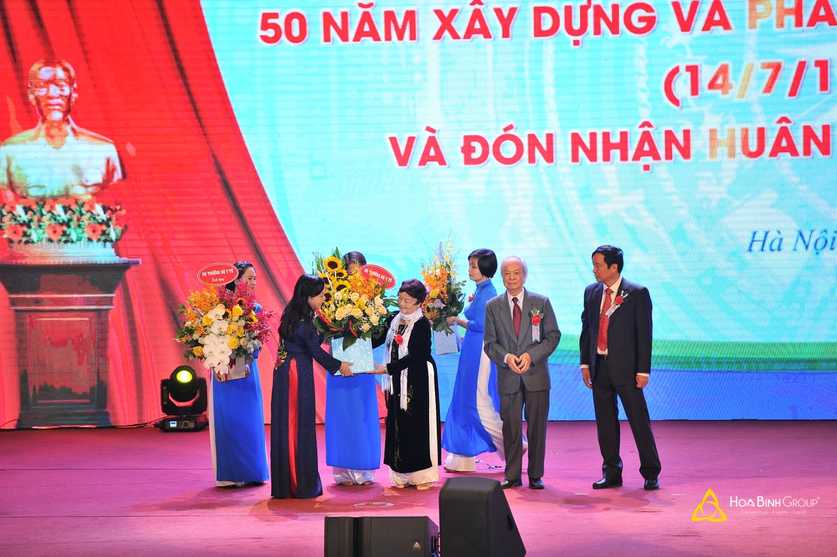 Lễ kỉ niệm 50 năm xây dựng và phát triển bệnh viện Nhi Trung Ương và đón nhận huân chương lao động hạng Nhì- Ảnh 1