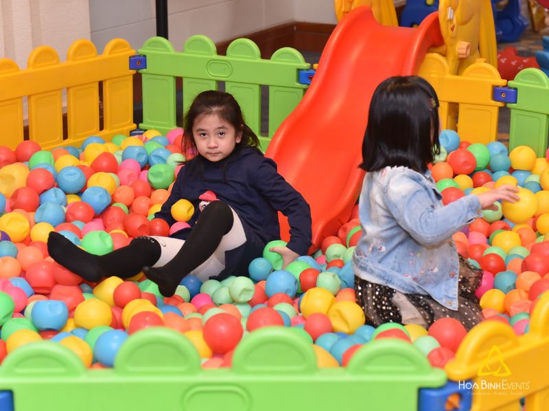 Bữa tiệc của Vietcombank được tổ chức chu đáo với không gian cho trẻ thơ