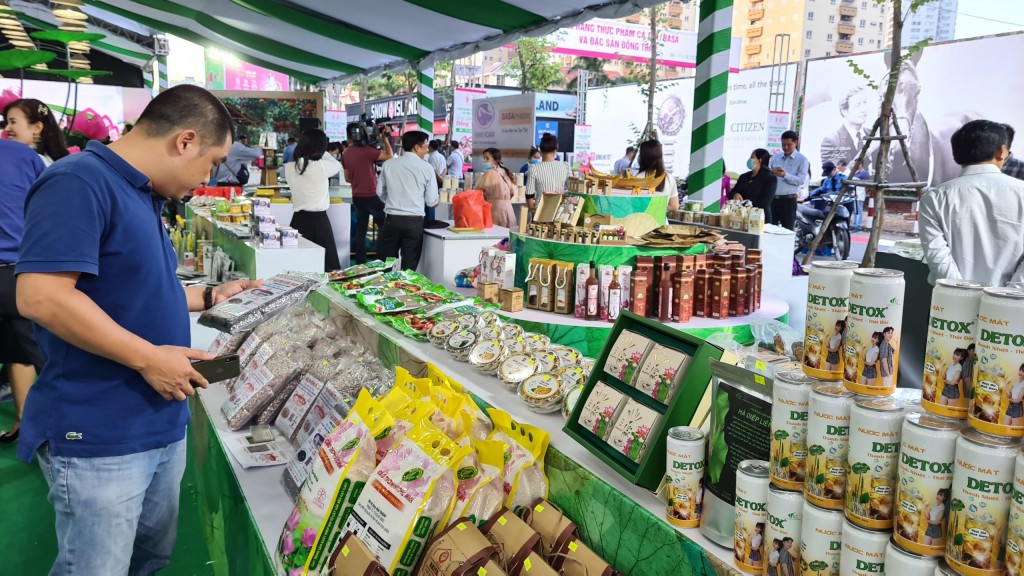 Hội chợ quốc tế Nông nghiệp Đồng bằng sông Cửu Long có nhiều gian hàng thực phẩm